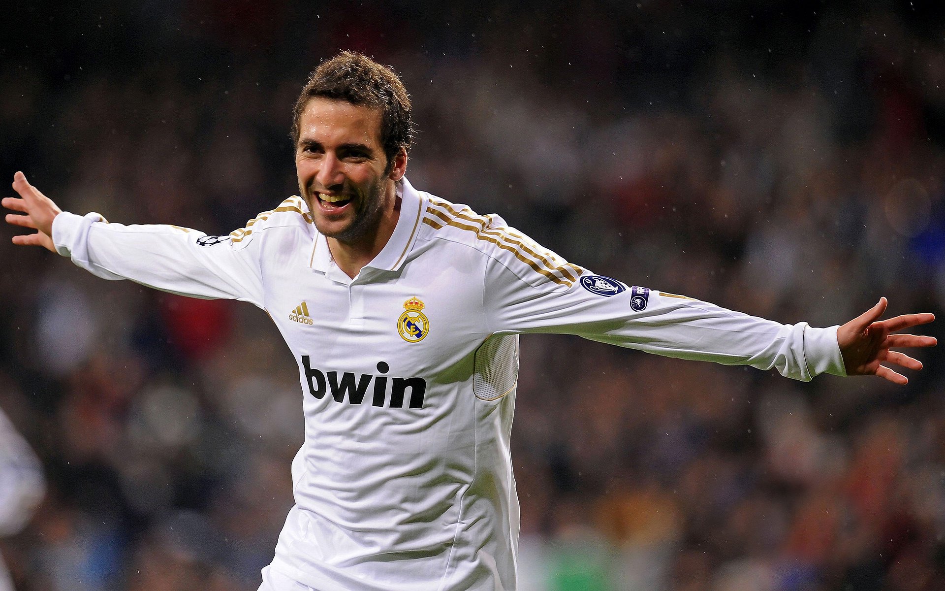 乐鱼体育app官方登录入口-分区决赛转会风云：武汉三镇盯上锋线强援，C罗或成交易筹码